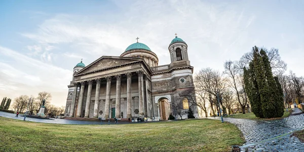 Foto panoramica della bellissima basilica di Esztergom, Ungheria — Foto Stock