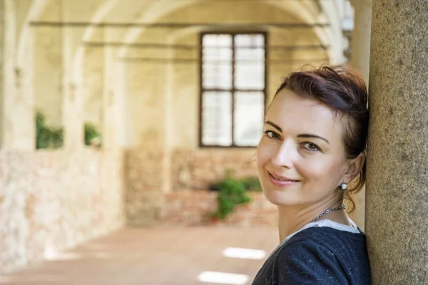 Joyful woman in medieval corridor, Telc, Czech republic — Stock Photo, Image