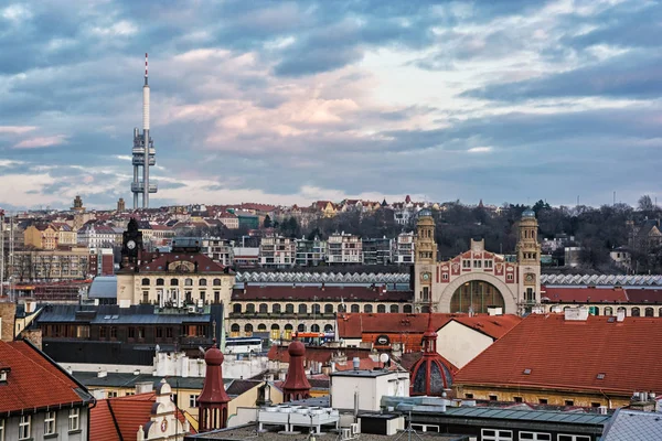 Torre de televisión Zizkov y estación central de tren, Praga — Foto de Stock