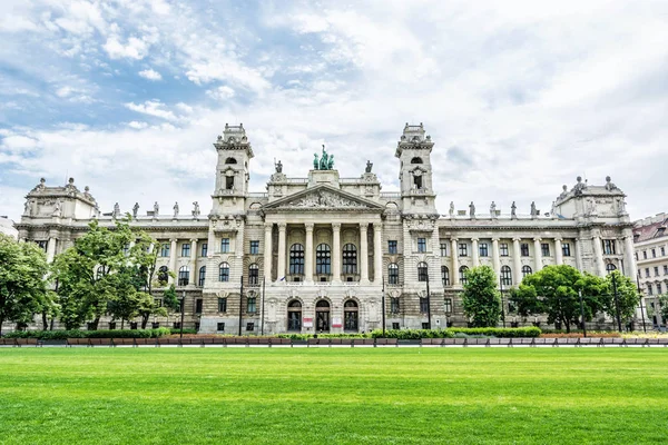 Etnografiska museet byggnad, Budapest, Ungern — Stockfoto