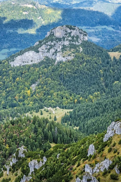 Little Rozsutec från Big Rozsutec topp, Little Fatra, Slovakien — Stockfoto