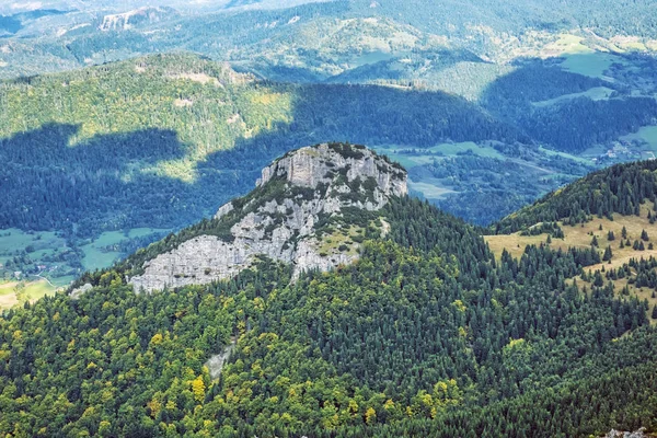 Маленький Рожсутец с вершины Большой Рожсутец, Маленькая Фатра, Словакия — стоковое фото