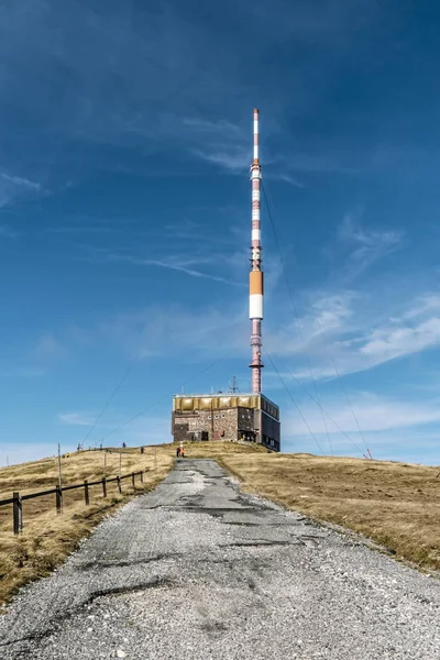 Tv sändare, Kralova Hola topp, Slovakien — Stockfoto