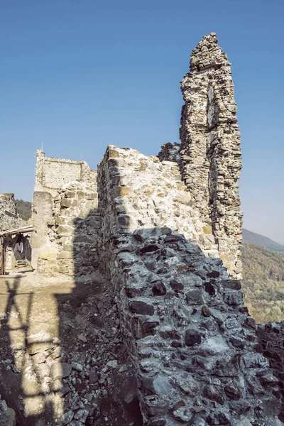 Reviste castelo ruínas, Eslováquia — Fotografia de Stock