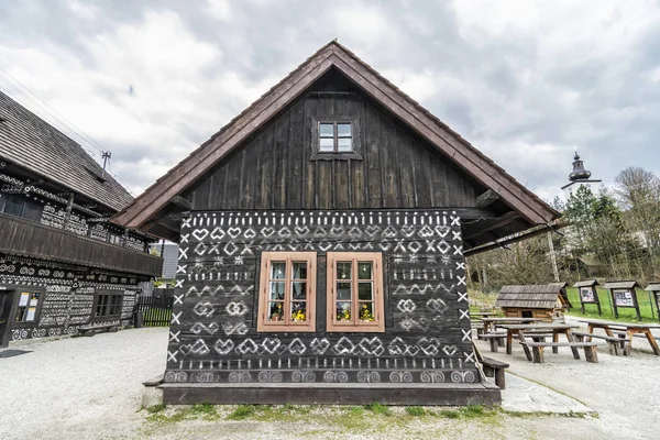 塗装された民家,シクマニー,スロバキア — ストック写真