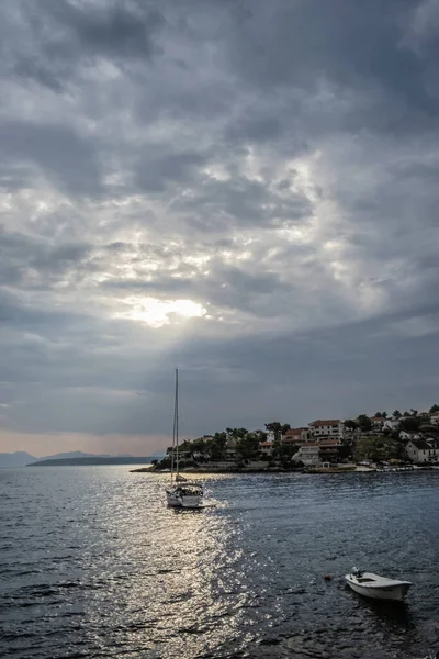 Yacht in Stomorska, Solta island, Croatia — Stock Photo, Image