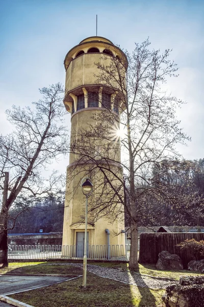Ιστορικό Υδατόπυργο Στην Στο Χώρο Σπα Πιεστάνυ Σλοβακία Τεχνική Αρχιτεκτονική — Φωτογραφία Αρχείου