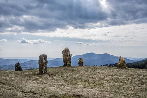 スロバキア共和国のスティアヴニツァ山脈の石のモノリックス ハイキングのテーマ — ストック写真