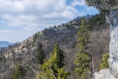 Yudum zirve, Büyük Fatra dağları, Slovakya Cumhuriyeti. Mevsimsel doğal sahne. Seyahat hedefi.