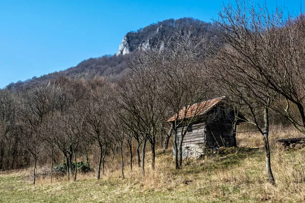 Old Shelter Vrsatske Rocks White Carpathian Mountains Slovak Republic Seasonal — Stock Photo, Image