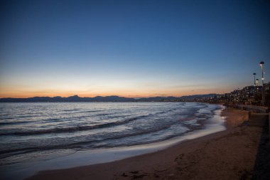 alacakaranlık sahilde