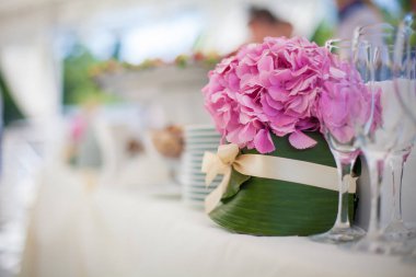 Zarif çiçek dekorasyon Restoran bir olay parti veya düğün tablo için tablo