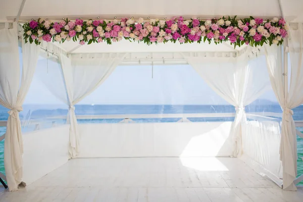 Zarif çiçek dekorasyon Restoran bir olay parti veya düğün tablo için tablo