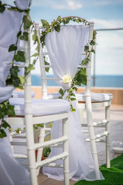 Güzel romantik düğün töreni süslemeleri. Yakınındaki kurmak — Stok fotoğraf