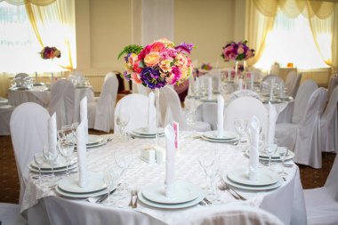 Etkileyici ve güzel düğün tuzak kurdu. Seçici odak. Tonlu görüntü. Töreni