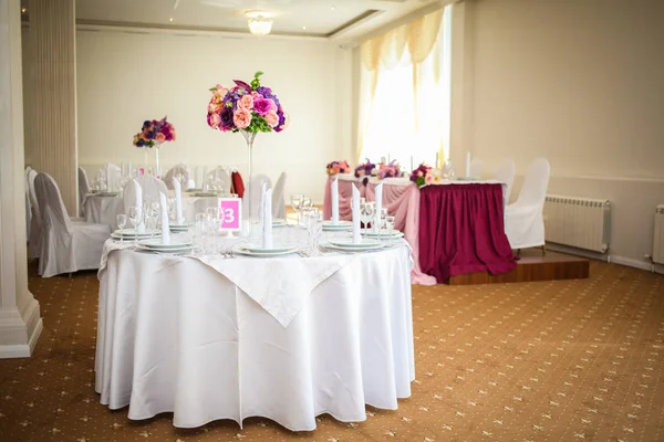 Etkileyici ve güzel düğün tuzak kurdu. Seçici odak. Tonlu görüntü. Töreni