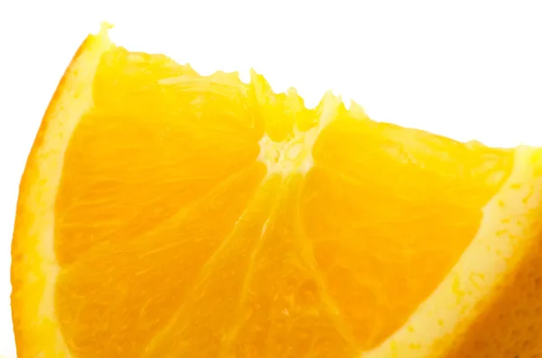 Plátek pomeranče, zblízka, izolované na bílém pozadí — Stock fotografie