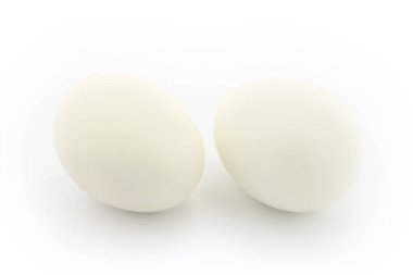 Beyaz arka plan üzerinde izole iki beyaz yumurta