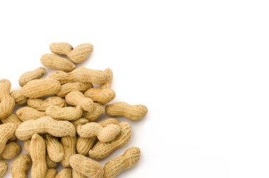 Beyaz arka plan üzerinde izole fıstık closeup,