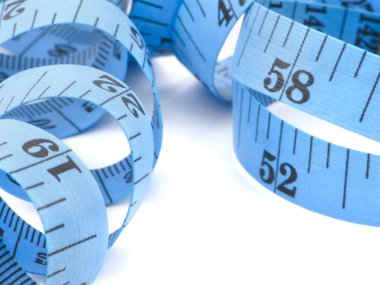 Mavi bant üzerinde izole sağlık kavramı için ölçme yakın çekim 