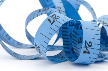 Mavi bant üzerinde izole sağlık kavramı için ölçme yakın çekim 