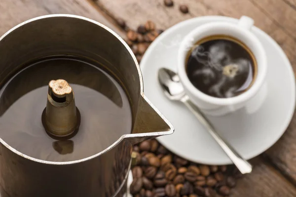Kopp kaffe och kaffekanna — Stockfoto