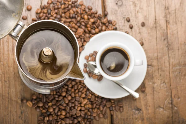 Kopp kaffe och kaffekanna — Stockfoto