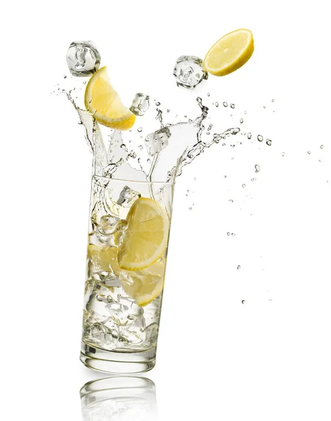 Вода і лимоном — стокове фото