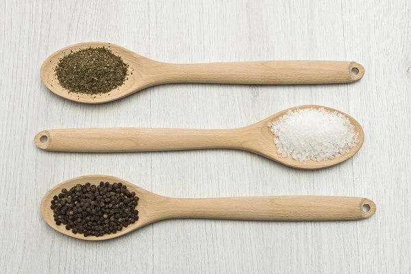 Salz, Pfeffer und Oregano — Stockfoto