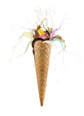 Dondurma külahından süzülen renkli dalgalar, beyaz arka planda izole edilmiş.