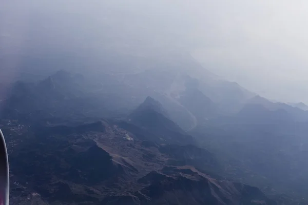 Niebla matutina sobre montañas —  Fotos de Stock