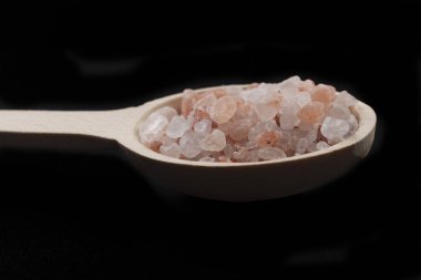 Pembe tuz kristallerinin kaşık