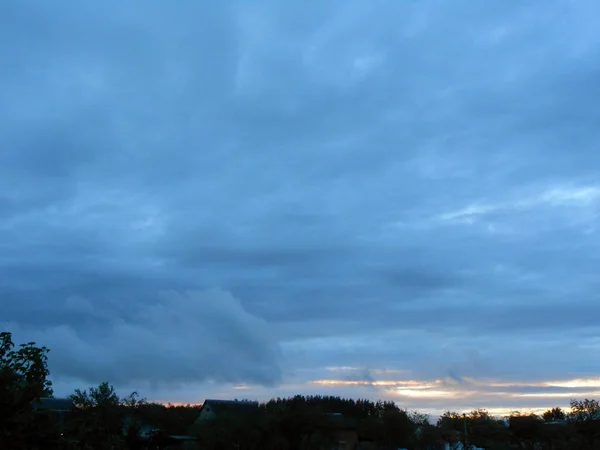 Satul cer, după-amiaza timp — Fotografie, imagine de stoc