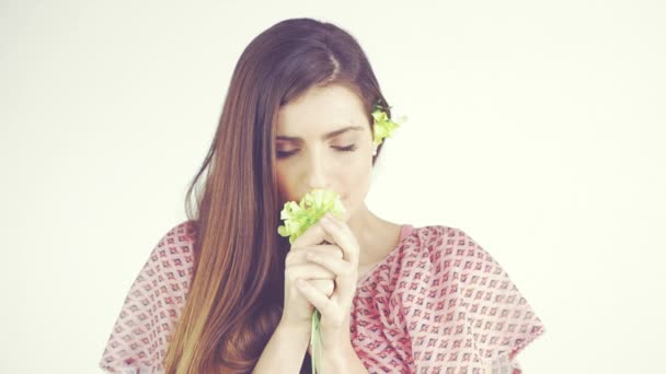 Cute woman smelling flower hippie — Stock Video