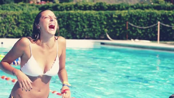 Happy Women Pool Splashing Each Other Super Slow Old Retro — Stock Video