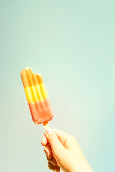 Popsicle against the sky — Stock Photo, Image