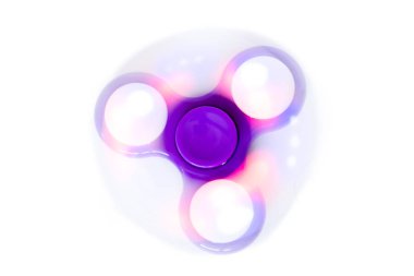 El spinner. Artan odak, stres için topluca oyuncak.