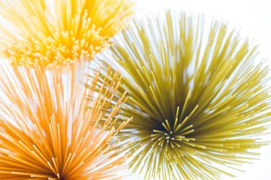 Spagetti, domates ve yeşil