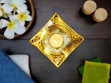 mum, Lake ve tropik çiçekler