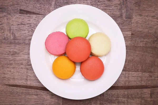 Macarrones coloridos en una bufanda de cachemira — Foto de Stock