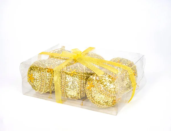 Um pacote de bolas de Natal de ouro — Fotografia de Stock