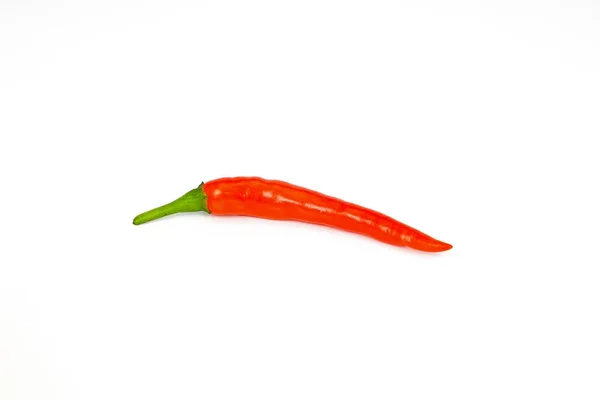 Świeże chili czerwony na białym tle — Zdjęcie stockowe