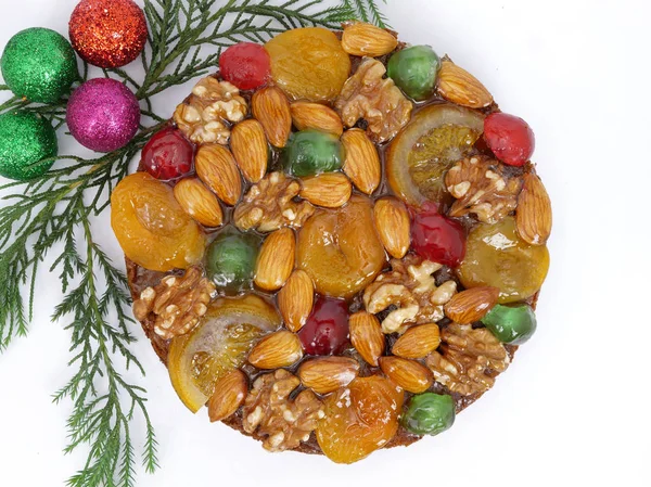 Traditioneller Obstkuchen mit Früchten und Nüssen — Stockfoto