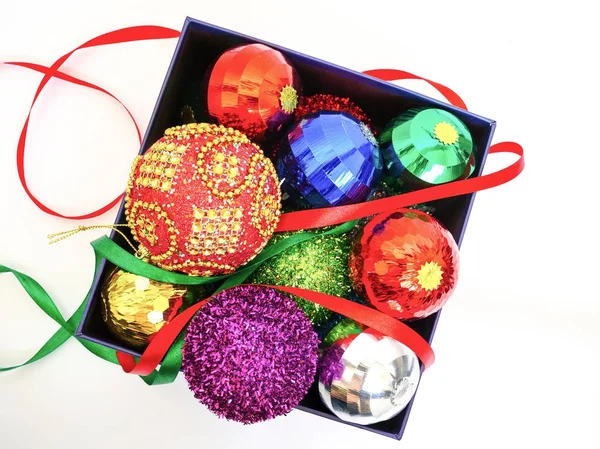 Palle di Natale in una scatola regalo — Foto Stock