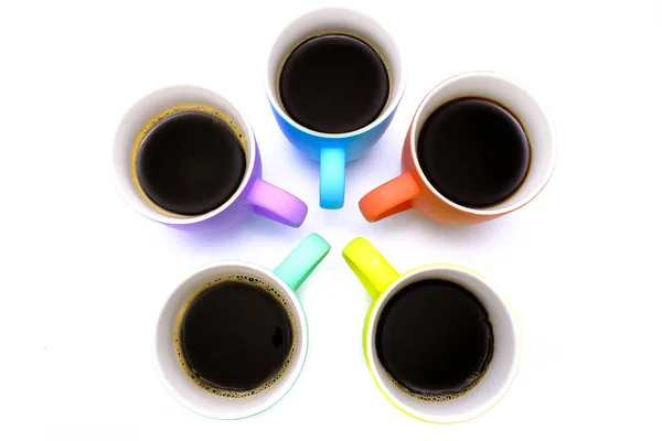 Gruppe Fargerike Kaffekopper Med Svart Kaffe Isolert Hvit Bakgrunn – stockfoto