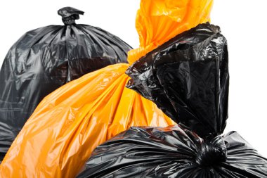 Turuncu ve siyah çöp torbaları