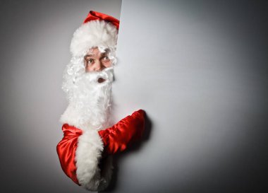 Noel Baba işaret ediyor