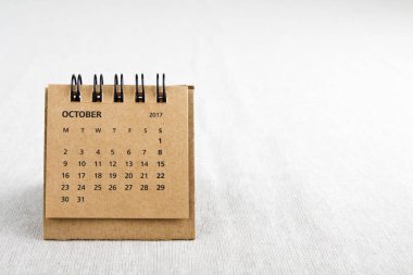 Ekim. Takvim sayfası kopya alanı sağ tarafında ile.