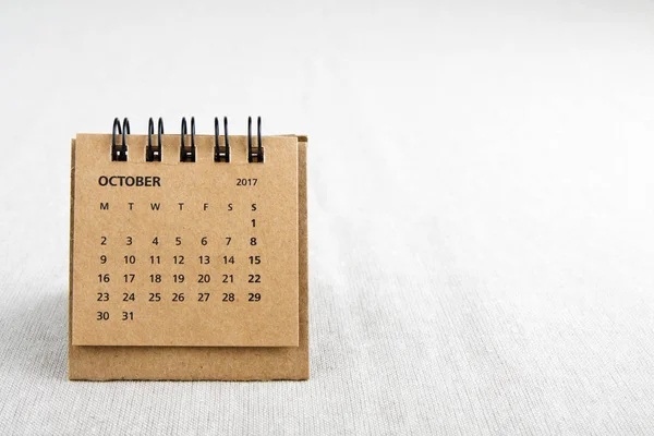 Octubre. Hoja de calendario con espacio de copia en el lado derecho . —  Fotos de Stock