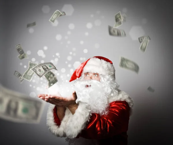 Santa Claus je foukání dolarů. — Stock fotografie